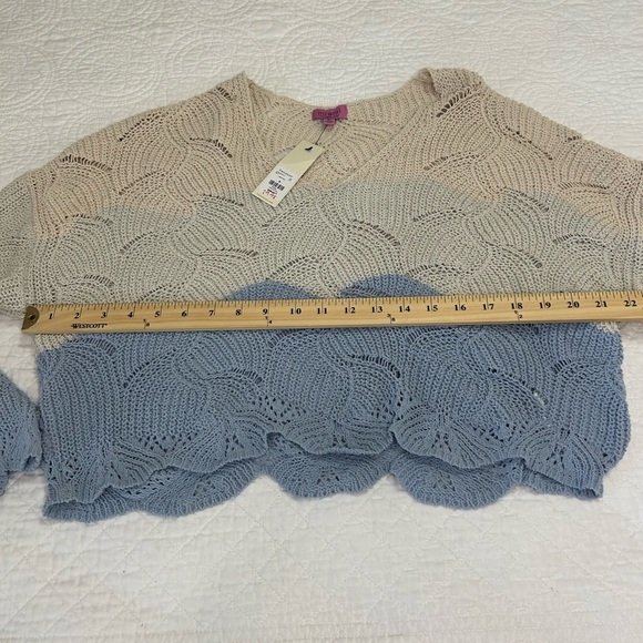 NWT Miami - Franchesca’s Blue and Cream Summer Cropped Sweater. Size Medium. - Picture 6 of 9